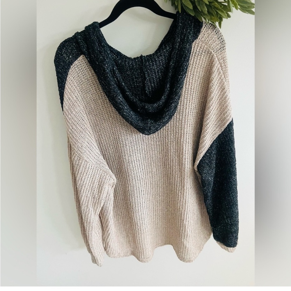Q Blue buttercup colorblock top hoodie large cream black sweater - Picture 2 of 2